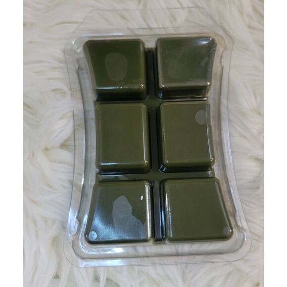 WW Woodwick Highly Fragranced Wax Melts in Fraser Fir Scent - Picture 2 of 3